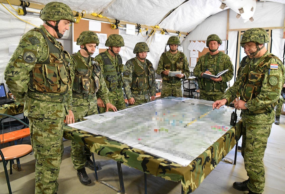 https://www.morh.hr/wp-content/gallery/na-vojnom-poligonu-u-slunju-odrzana-vjezba-puma-19/puma_19_03062019_01.jpg