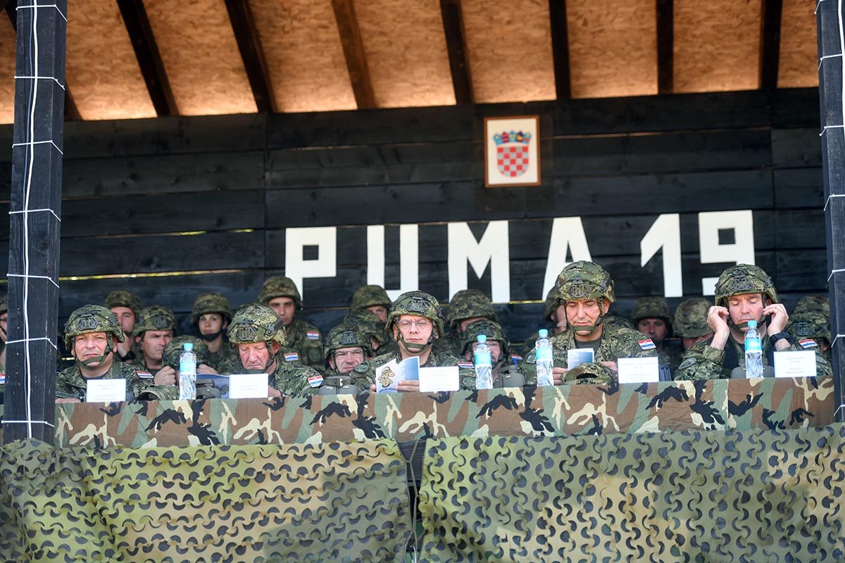 https://www.morh.hr/wp-content/gallery/na-vojnom-poligonu-u-slunju-odrzana-vjezba-puma-19/puma_19_03062019_08.jpg