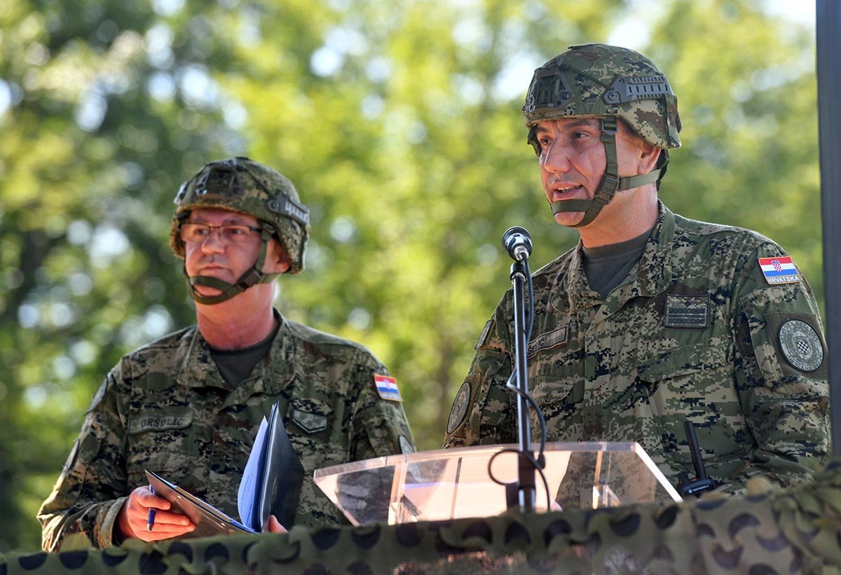 https://www.morh.hr/wp-content/gallery/na-vojnom-poligonu-u-slunju-odrzana-vjezba-puma-19/puma_19_03062019_09.jpg