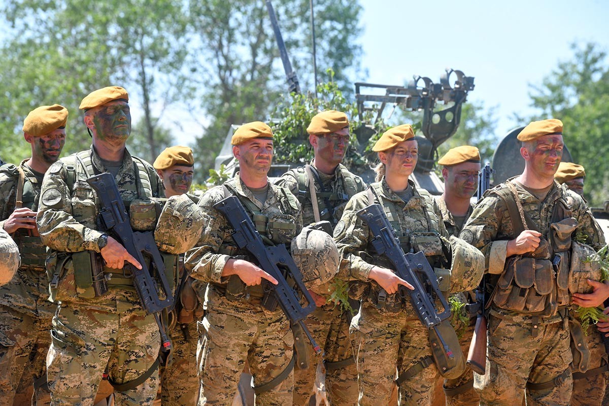 https://www.morh.hr/wp-content/gallery/na-vojnom-poligonu-u-slunju-odrzana-vjezba-puma-19/puma_19_03062019_28.jpg
