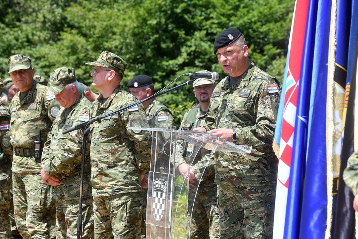 https://www.morh.hr/wp-content/gallery/na-vojnom-poligonu-u-slunju-odrzana-vjezba-puma-19/puma_19_03062019_29.jpg