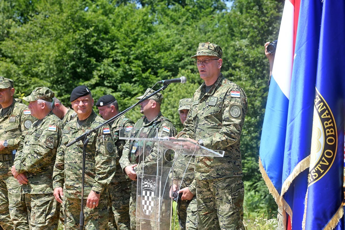 https://www.morh.hr/wp-content/gallery/na-vojnom-poligonu-u-slunju-odrzana-vjezba-puma-19/puma_19_03062019_39.jpg