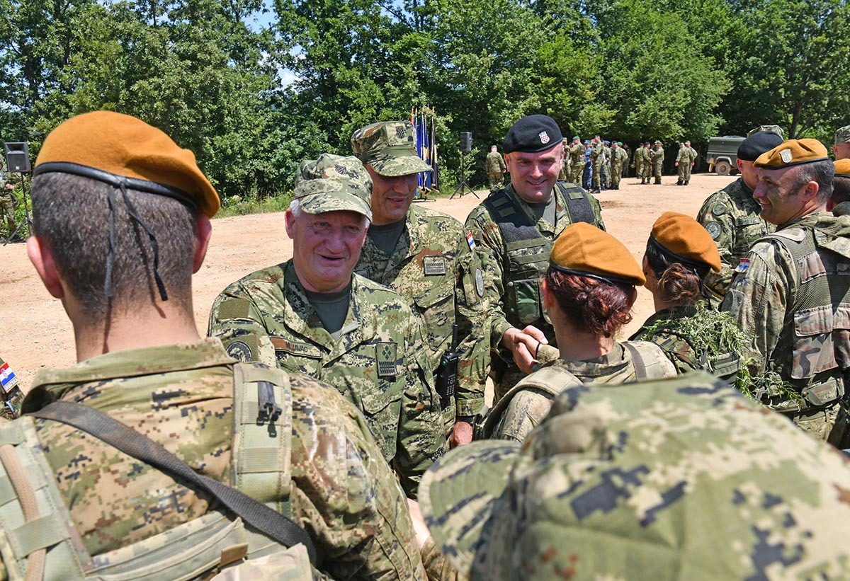 https://www.morh.hr/wp-content/gallery/na-vojnom-poligonu-u-slunju-odrzana-vjezba-puma-19/puma_19_03062019_43.jpg