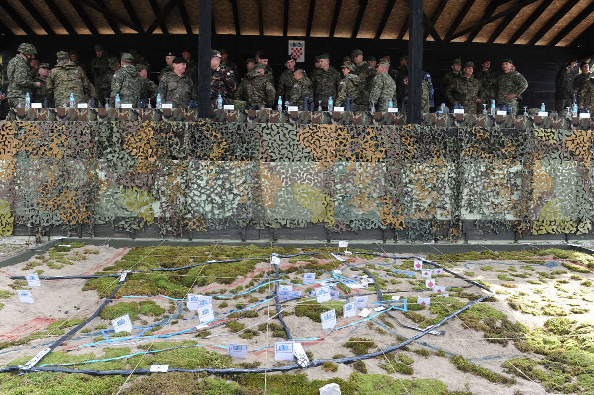 https://www.morh.hr/wp-content/gallery/na-vp-slunj-odrzana-vjezba-udar-17/udar_mc_03102017_10.jpg