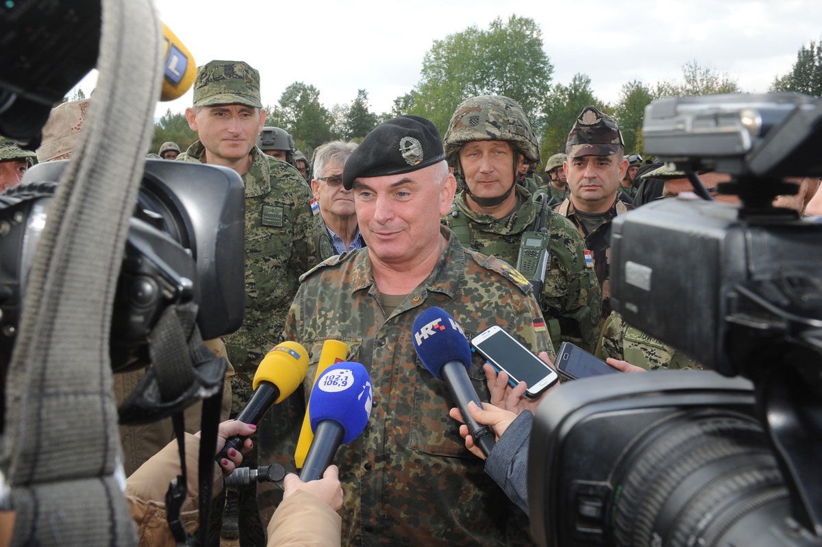https://www.morh.hr/wp-content/gallery/na-vp-slunj-odrzana-vjezba-udar-17/udar_mc_03102017_21.jpg