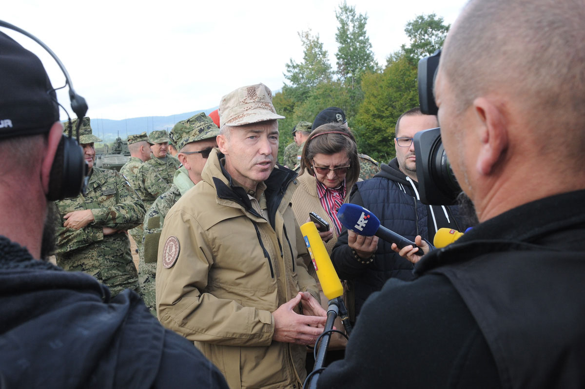 https://www.morh.hr/wp-content/gallery/na-vp-slunj-odrzana-vjezba-udar-17/udar_mc_03102017_22.jpg