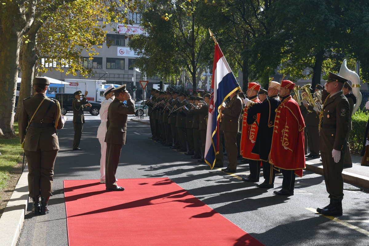 https://www.morh.hr/wp-content/gallery/nacelnik-glavnog-stozera-oruzanih-snaga-helenske-republike-u-hrvatskoj/izaslanstvo_helenske_republike_u_posjetu_morh-u_19092018_03.jpg