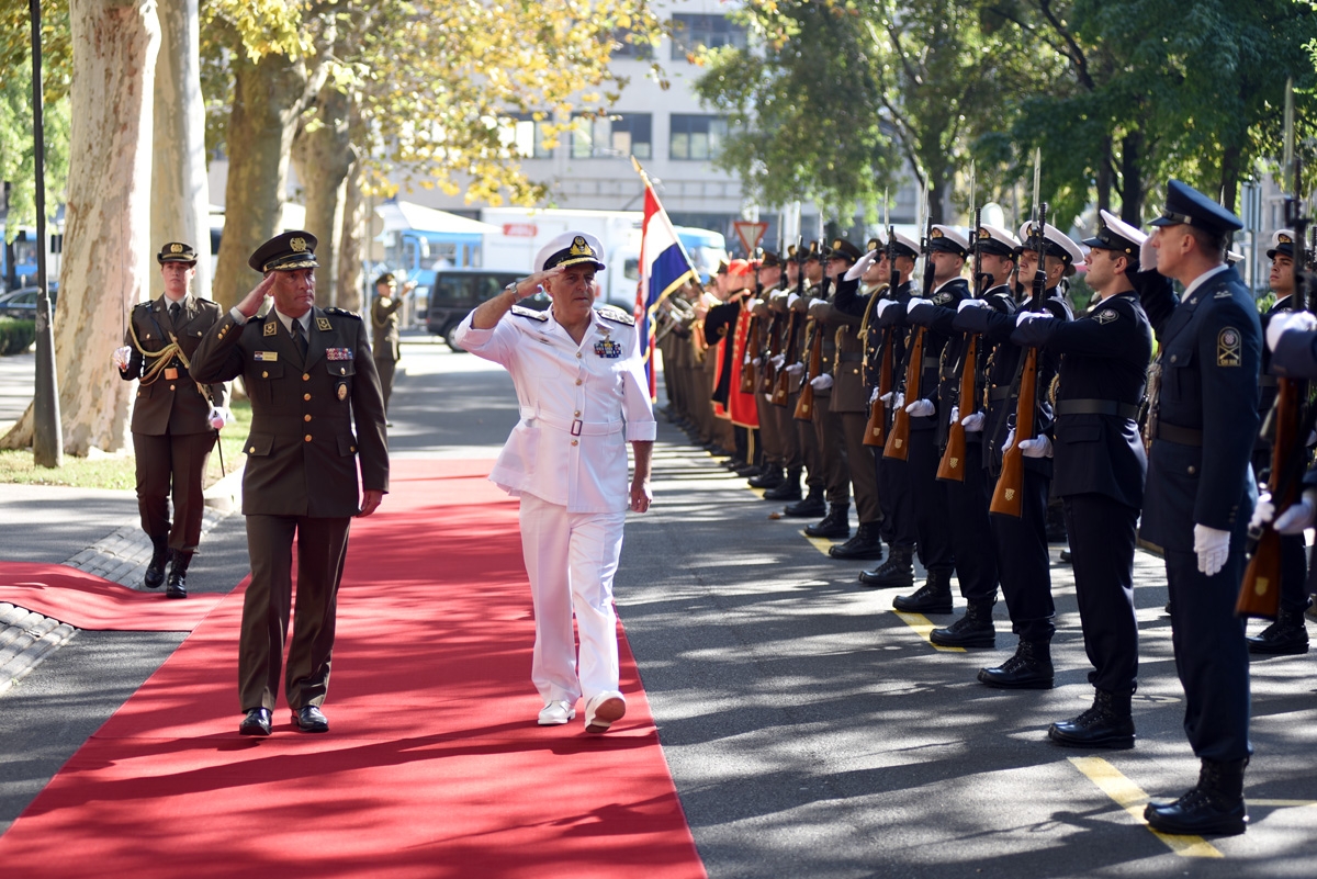 https://www.morh.hr/wp-content/gallery/nacelnik-glavnog-stozera-oruzanih-snaga-helenske-republike-u-hrvatskoj/izaslanstvo_helenske_republike_u_posjetu_morh-u_19092018_05.jpg