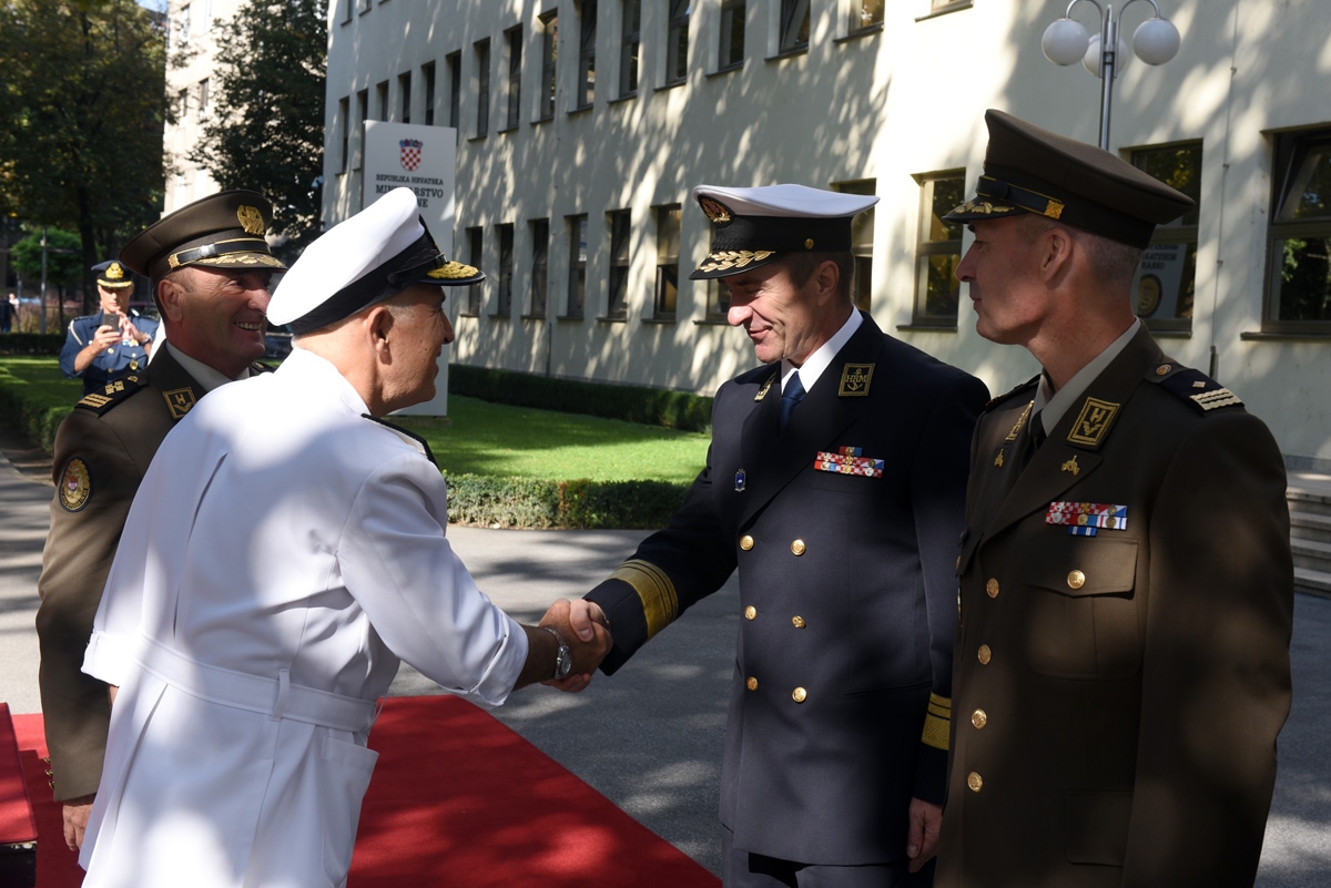 https://www.morh.hr/wp-content/gallery/nacelnik-glavnog-stozera-oruzanih-snaga-helenske-republike-u-hrvatskoj/izaslanstvo_helenske_republike_u_posjetu_morh-u_19092018_12.jpg
