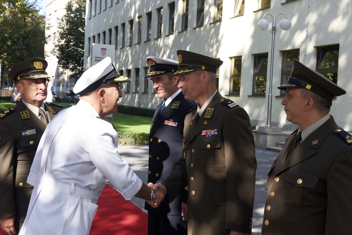 https://www.morh.hr/wp-content/gallery/nacelnik-glavnog-stozera-oruzanih-snaga-helenske-republike-u-hrvatskoj/izaslanstvo_helenske_republike_u_posjetu_morh-u_19092018_13.jpg