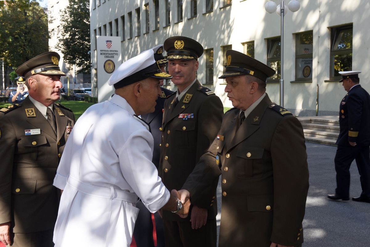 https://www.morh.hr/wp-content/gallery/nacelnik-glavnog-stozera-oruzanih-snaga-helenske-republike-u-hrvatskoj/izaslanstvo_helenske_republike_u_posjetu_morh-u_19092018_14.jpg