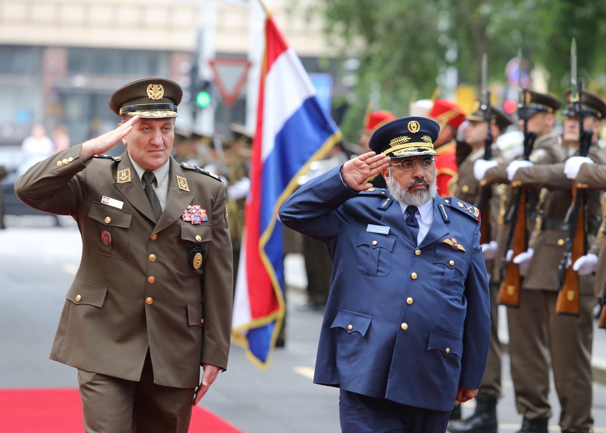 https://www.morh.hr/wp-content/gallery/nacelnik-gs-os-drzave-katar-u-posjetu-oruzanim-snagama-rh/ngs_k_12062014_1.jpg