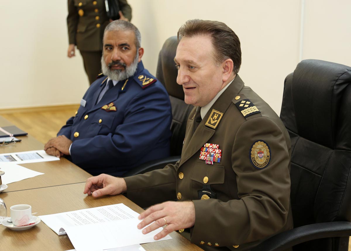 https://www.morh.hr/wp-content/gallery/nacelnik-gs-os-drzave-katar-u-posjetu-oruzanim-snagama-rh/ngs_k_12062014_8.jpg