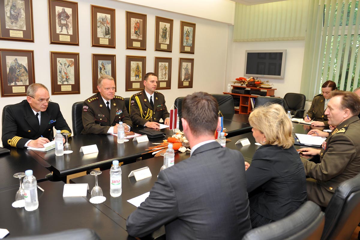 https://www.morh.hr/wp-content/gallery/nacelnik-gs-os-latvije-u-posjetu-hrvatskoj/ngsoslatvije_11072013_05.jpg