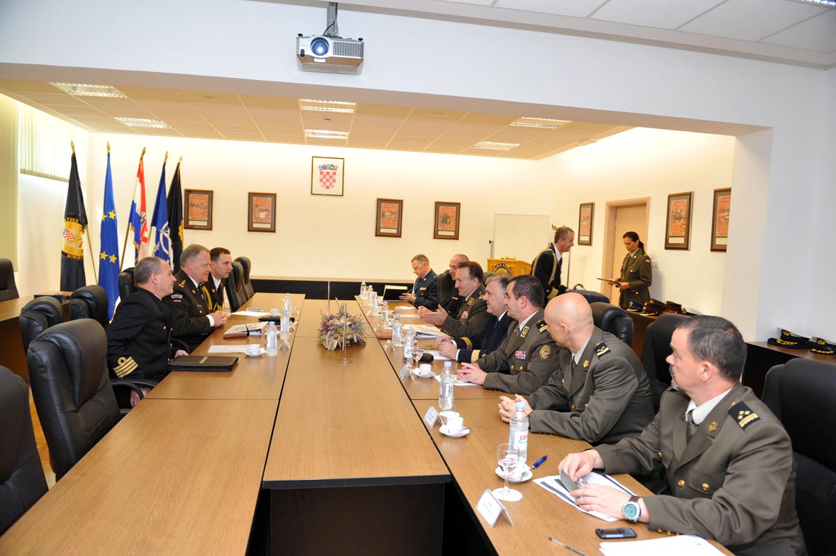 https://www.morh.hr/wp-content/gallery/nacelnik-gs-os-latvije-u-posjetu-hrvatskoj/ngsoslatvije_11072013_06.jpg