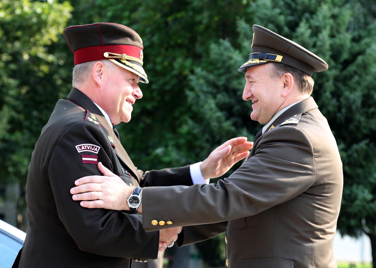 https://www.morh.hr/wp-content/gallery/nacelnik-gs-os-latvije-u-posjetu-hrvatskoj/ngsoslatvije_11072013_07.jpg