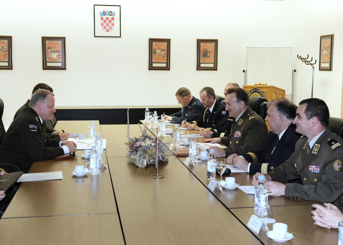 https://www.morh.hr/wp-content/gallery/nacelnik-gs-os-latvije-u-posjetu-hrvatskoj/ngsoslatvije_11072013_10.jpg