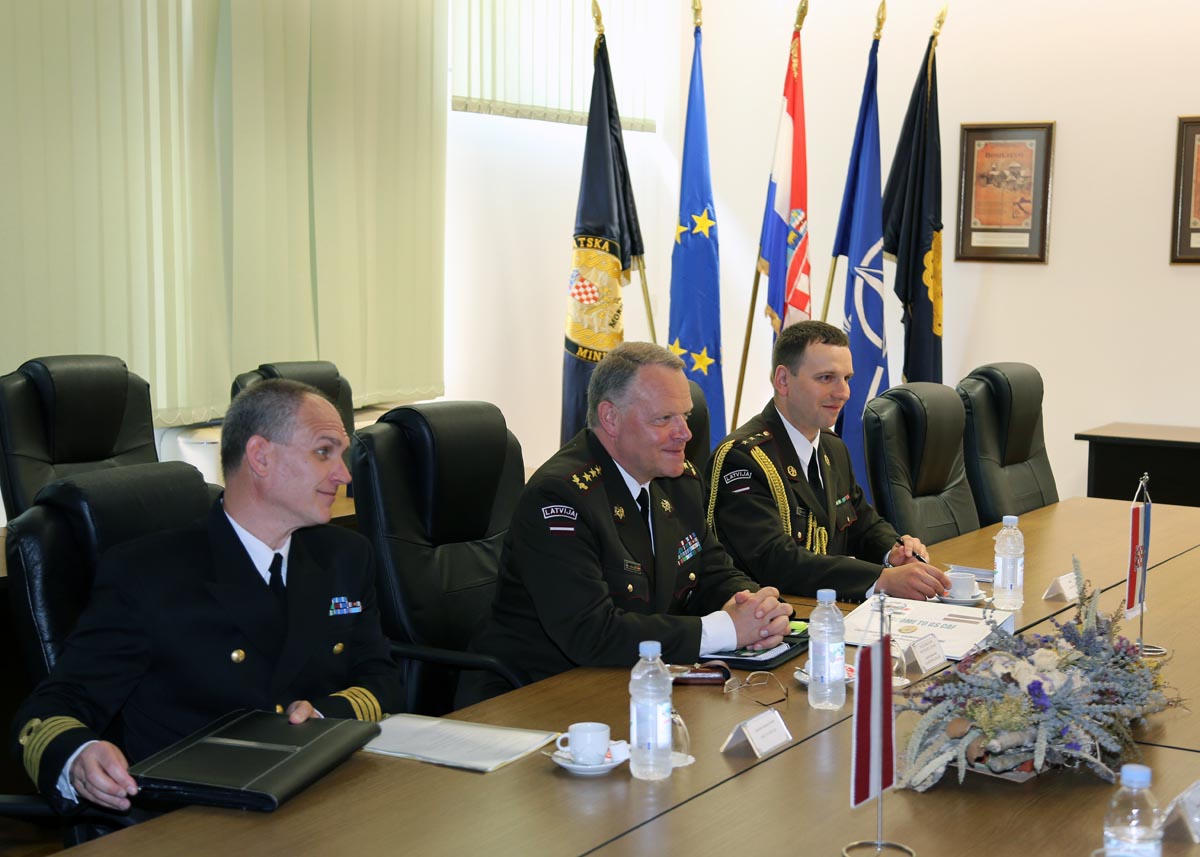 https://www.morh.hr/wp-content/gallery/nacelnik-gs-os-latvije-u-posjetu-hrvatskoj/ngsoslatvije_11072013_11.jpg