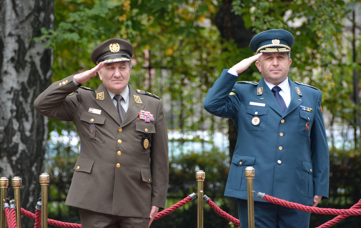 https://www.morh.hr/wp-content/gallery/nacelnik-gs-os-rh-u-sluzbenom-posjetu-republici-makedoniji/lovric_me_16102015_02.jpg