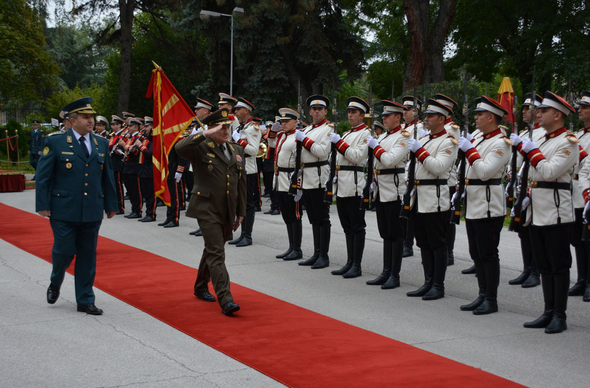 https://www.morh.hr/wp-content/gallery/nacelnik-gs-os-rh-u-sluzbenom-posjetu-republici-makedoniji/lovric_me_16102015_04.jpg