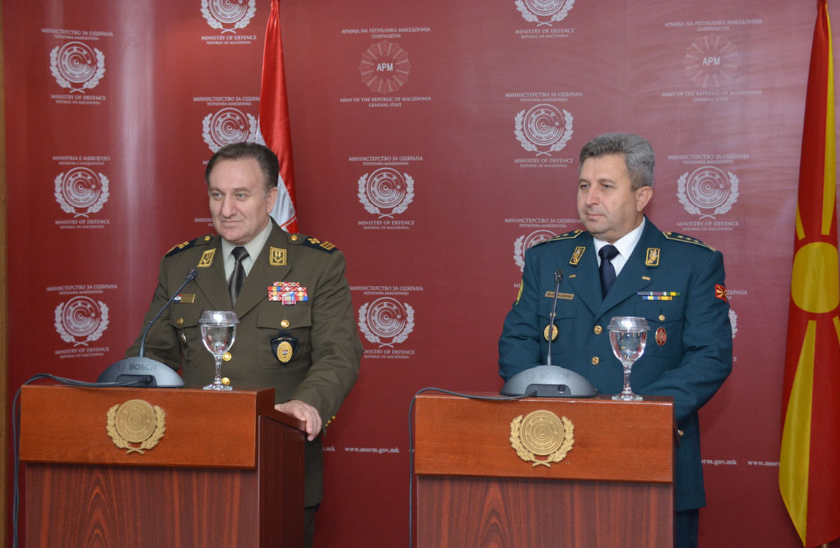 https://www.morh.hr/wp-content/gallery/nacelnik-gs-os-rh-u-sluzbenom-posjetu-republici-makedoniji/lovric_me_16102015_15.jpg