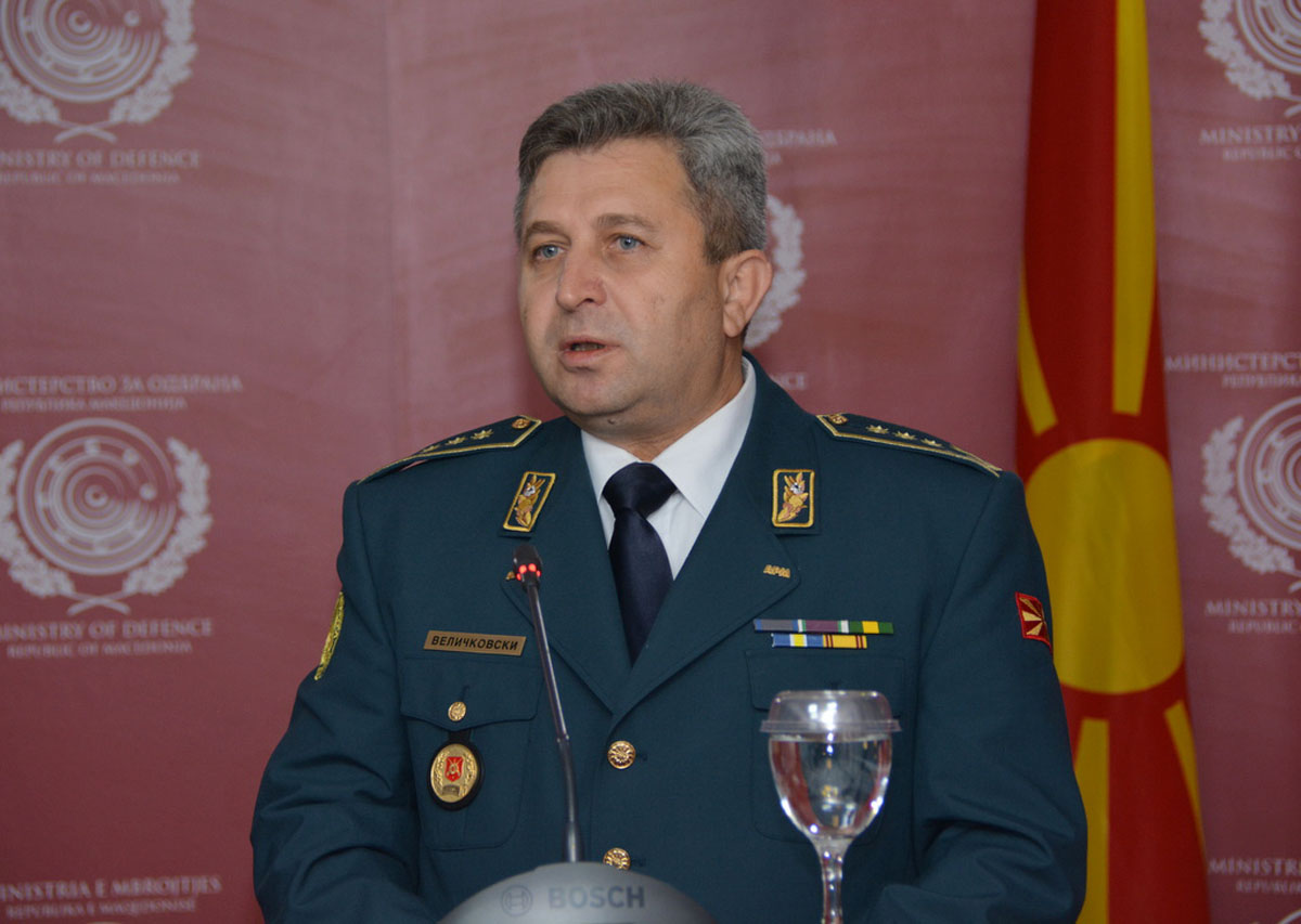 https://www.morh.hr/wp-content/gallery/nacelnik-gs-os-rh-u-sluzbenom-posjetu-republici-makedoniji/lovric_me_16102015_16.jpg