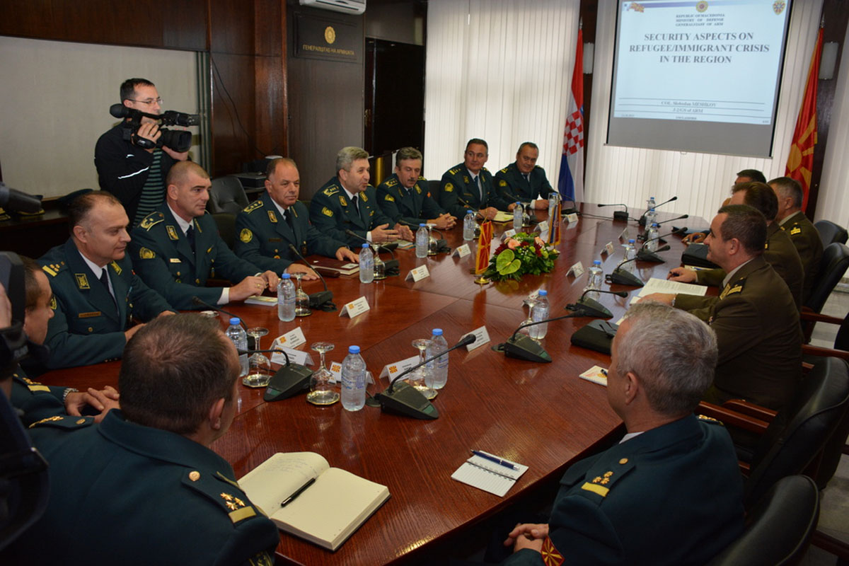 https://www.morh.hr/wp-content/gallery/nacelnik-gs-os-rh-u-sluzbenom-posjetu-republici-makedoniji/lovric_me_16102015_20.jpg