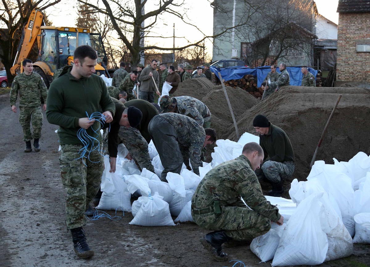 https://www.morh.hr/wp-content/gallery/nacelnik-gs-osrh-obisao-poplavom-ugrozena-podrucja/sisak_15022014_01.jpg