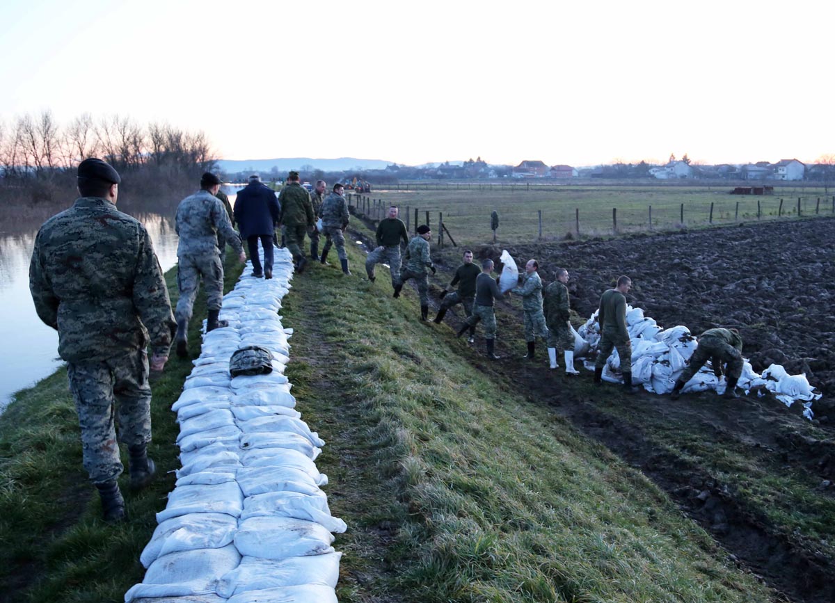 https://www.morh.hr/wp-content/gallery/nacelnik-gs-osrh-obisao-poplavom-ugrozena-podrucja/sisak_15022014_02.jpg