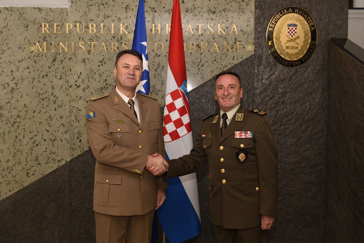 https://www.morh.hr/wp-content/gallery/nacelnik-zajednickog-stozera-bih-u-sluzbenom-posjetu-hrvatskoj/sastanak_izaslanstava_obrane_rh_i_bih_02102018_01.2.jpg