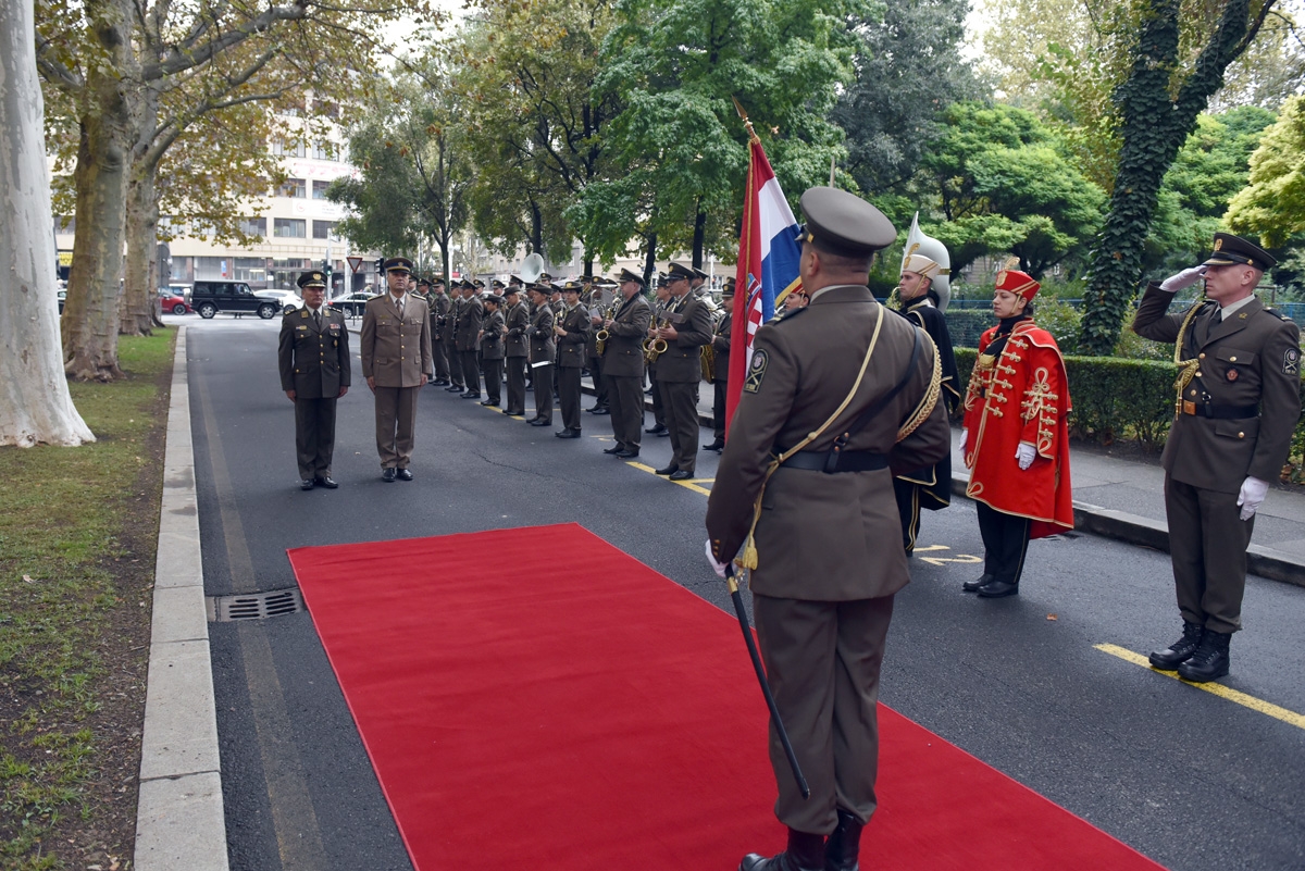 https://www.morh.hr/wp-content/gallery/nacelnik-zajednickog-stozera-bih-u-sluzbenom-posjetu-hrvatskoj/sastanak_izaslanstava_obrane_rh_i_bih_02102018_03.jpg
