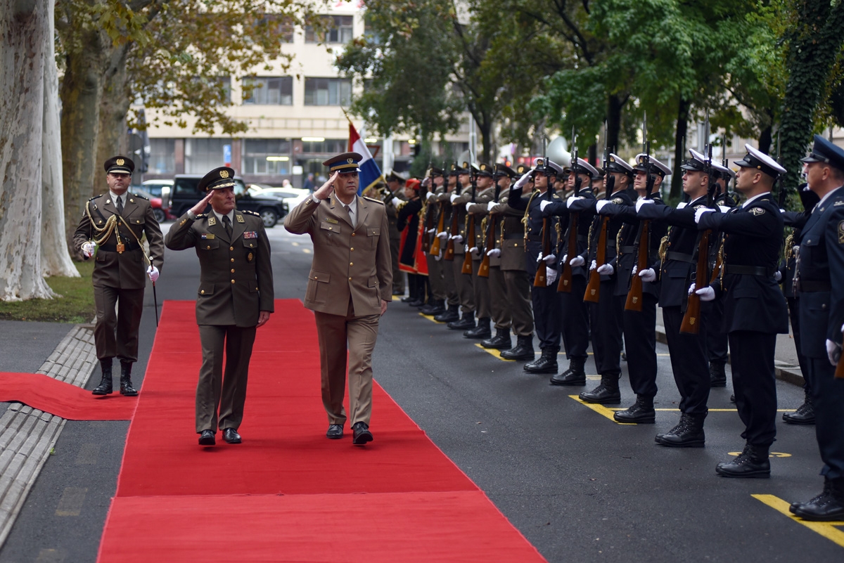 https://www.morh.hr/wp-content/gallery/nacelnik-zajednickog-stozera-bih-u-sluzbenom-posjetu-hrvatskoj/sastanak_izaslanstava_obrane_rh_i_bih_02102018_04.jpg