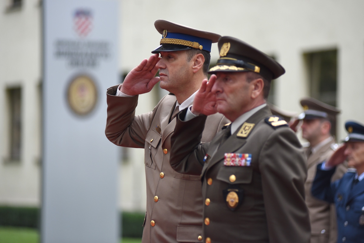 https://www.morh.hr/wp-content/gallery/nacelnik-zajednickog-stozera-bih-u-sluzbenom-posjetu-hrvatskoj/sastanak_izaslanstava_obrane_rh_i_bih_02102018_10.jpg
