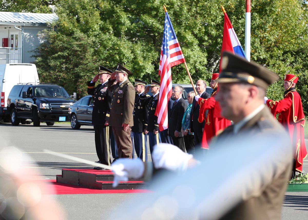https://www.morh.hr/wp-content/gallery/nacelnik-zdruzenog-stozera-os-sad-a-general-dempsey-stigao-u-hrvatsku/dempsey_21092014_05.jpg