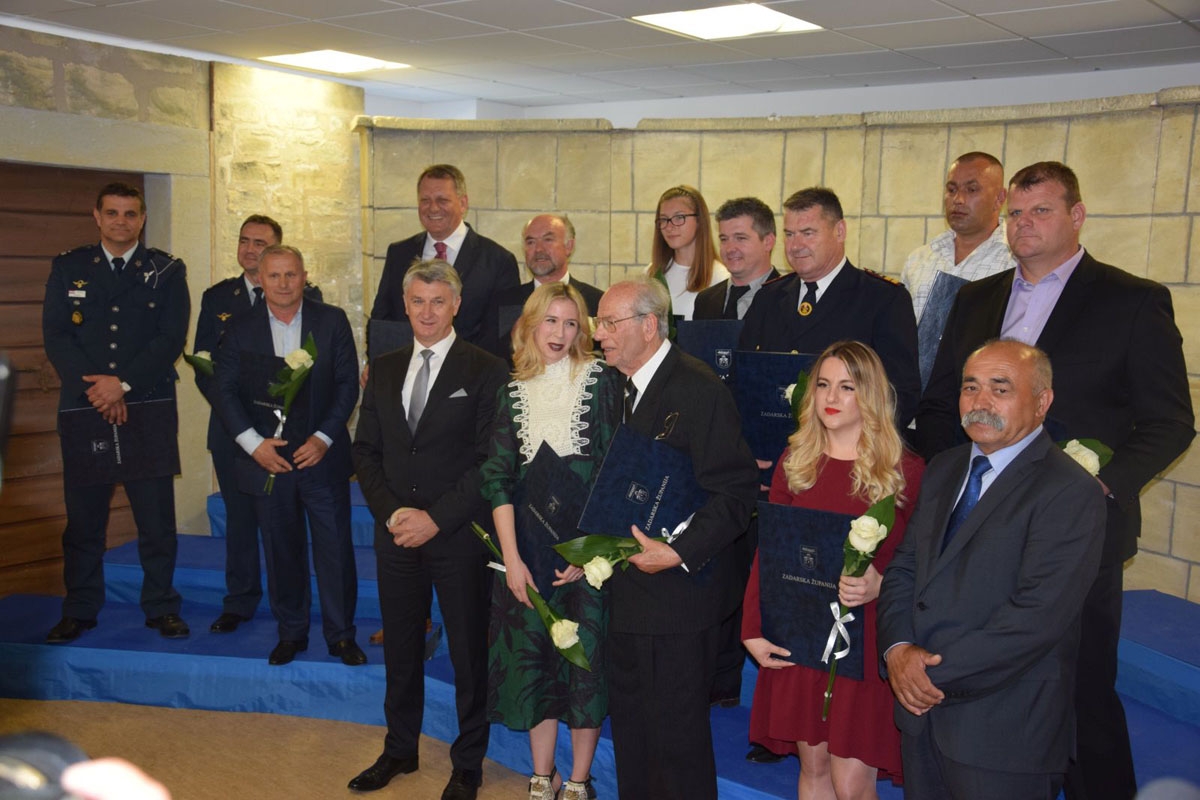 https://www.morh.hr/wp-content/gallery/nagrada-zadarske-zupanije-urucena-93-zrakoplovnoj-bazi-hrz-a/nagrada_20042018_07.jpg
