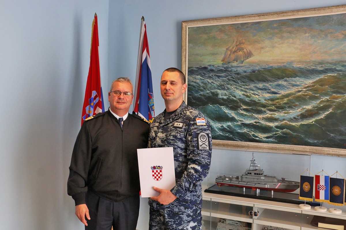 https://www.morh.hr/wp-content/gallery/najbolji-mornari-i-docasnici-hrm-a-za-razdoblje-rujan-prosinac-2019-godine/20200123_hrm_2.jpg