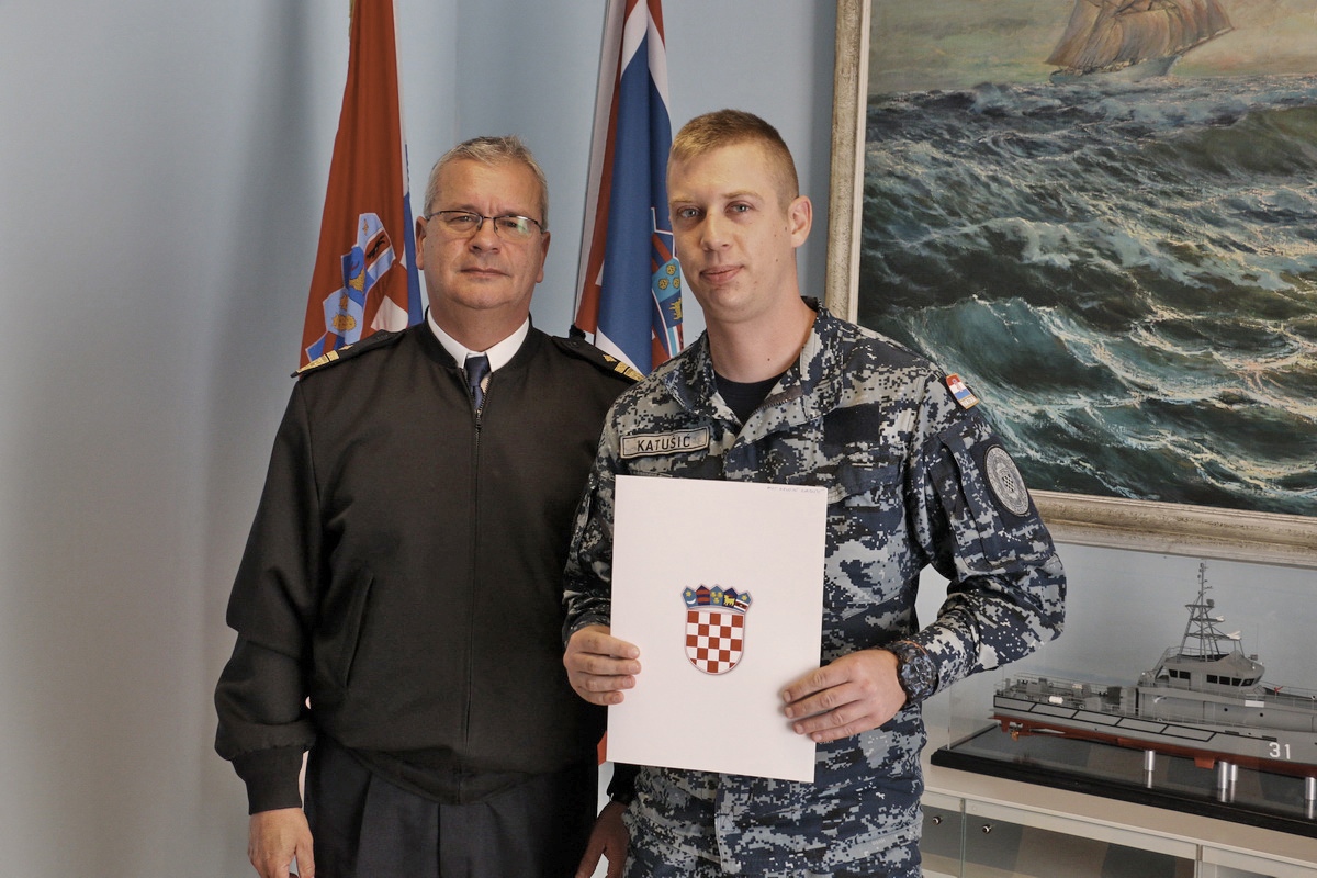 https://www.morh.hr/wp-content/gallery/najbolji-mornari-i-docasnici-hrm-a-za-razdoblje-rujan-prosinac-2019-godine/20200123_hrm_3.jpg