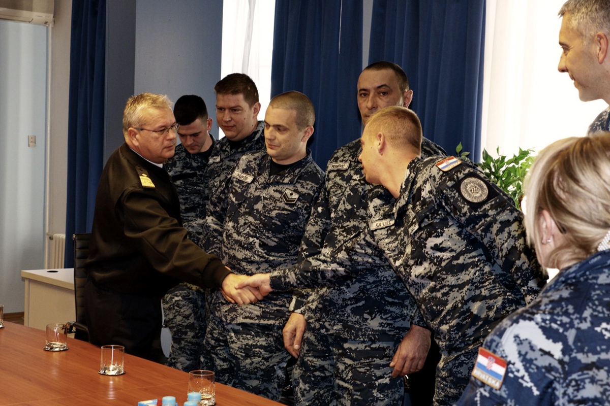 https://www.morh.hr/wp-content/gallery/najbolji-mornari-i-docasnici-hrm-a-za-razdoblje-rujan-prosinac-2019-godine/20200123_hrm_6.jpg