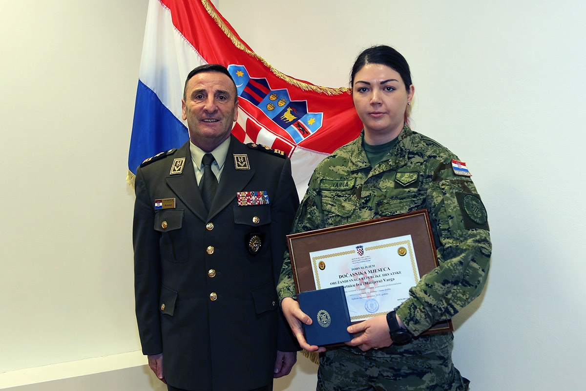 https://www.morh.hr/wp-content/gallery/najbolji-vojnici-i-docasnici-listopada-studenog-i-prosinca-2018/najbolji_vojnik_docasnik_2018_300119_02.jpg