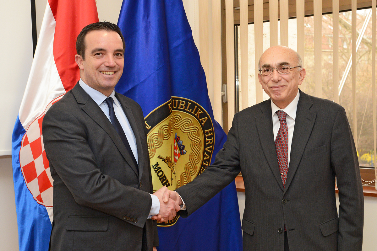https://www.morh.hr/wp-content/gallery/nastupni-posjet-direktora-racviac-a-u-morh-u/racviac_10032016_1.jpg