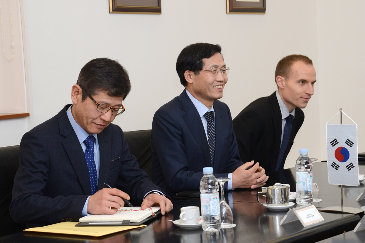 https://www.morh.hr/wp-content/gallery/nastupni-posjet-korejskog-veleposlanika-hyung-won-suha-morh-u/vp_korea_17032016_2.jpg