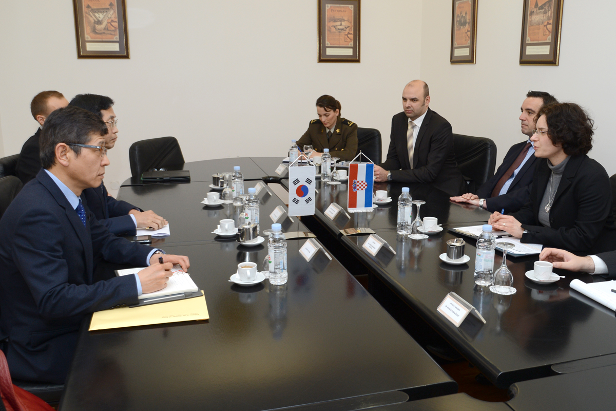 https://www.morh.hr/wp-content/gallery/nastupni-posjet-korejskog-veleposlanika-hyung-won-suha-morh-u/vp_korea_17032016_4.jpg