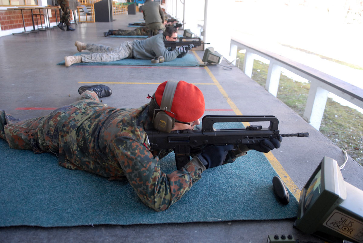 https://www.morh.hr/wp-content/gallery/natjecanje-predstavnika-vojno-diplomatskog-zbora-u-streljatvu/vdz_20100317_13.jpg