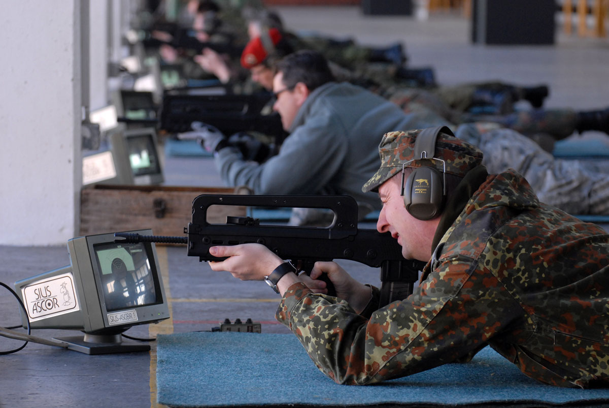 https://www.morh.hr/wp-content/gallery/natjecanje-predstavnika-vojno-diplomatskog-zbora-u-streljatvu/vdz_20100317_8.jpg