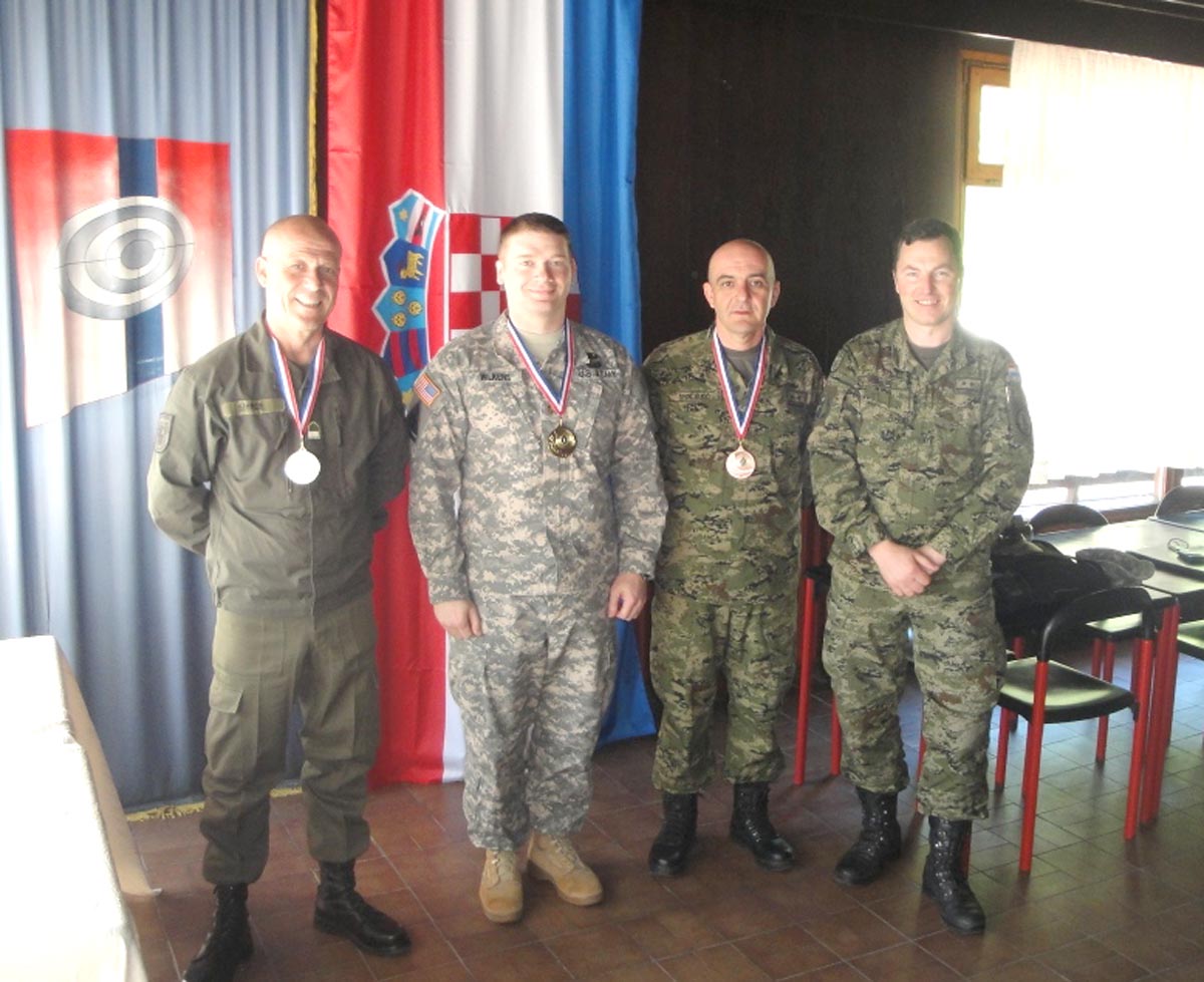 https://www.morh.hr/wp-content/gallery/natjecanje-u-streljatvu-predstavnika-vojno-diplomatskog-zbora/vdi_streljastvo_22052013_06.jpg