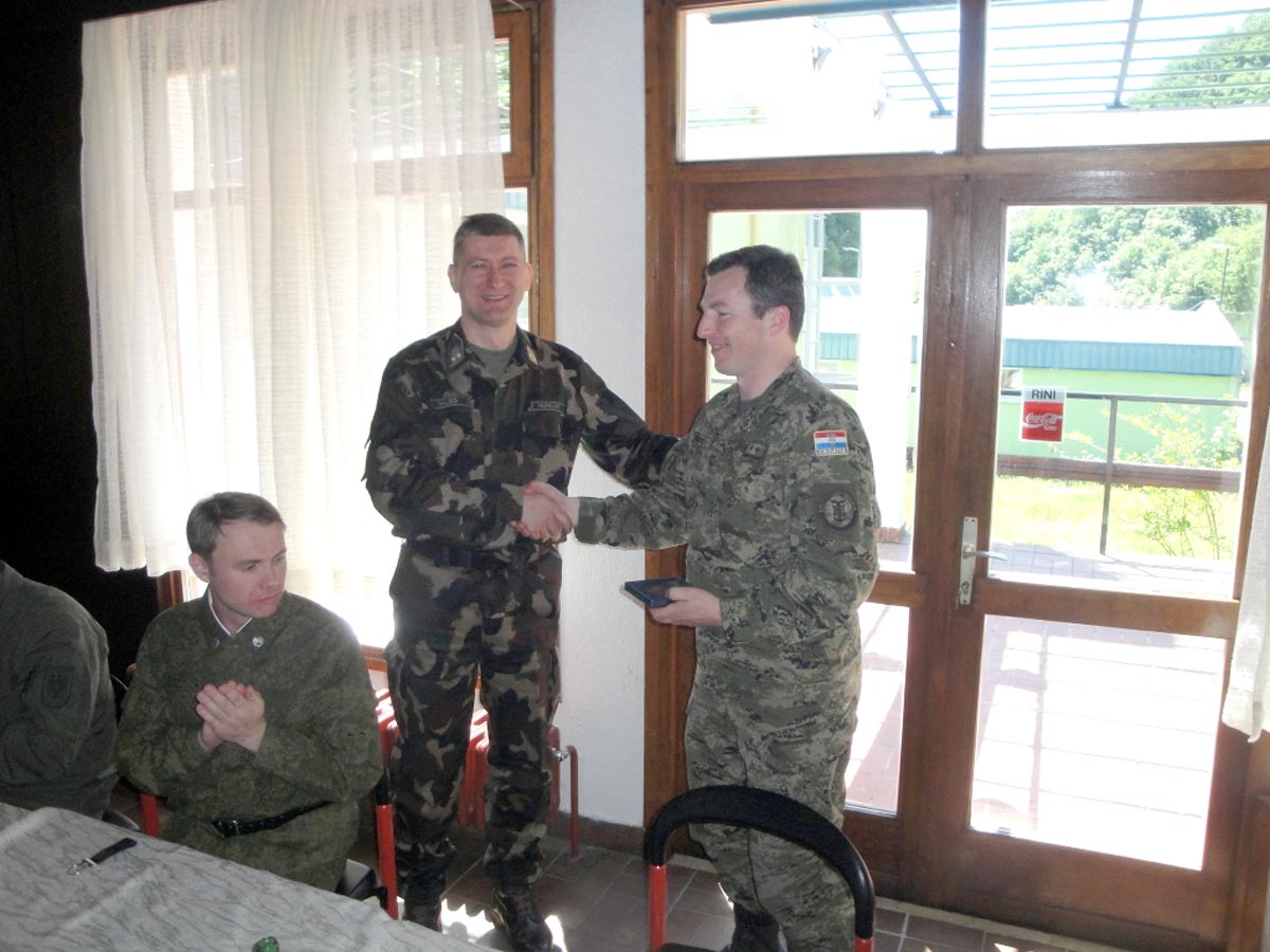 https://www.morh.hr/wp-content/gallery/natjecanje-u-streljatvu-predstavnika-vojno-diplomatskog-zbora/vdi_streljastvo_22052013_07.jpg
