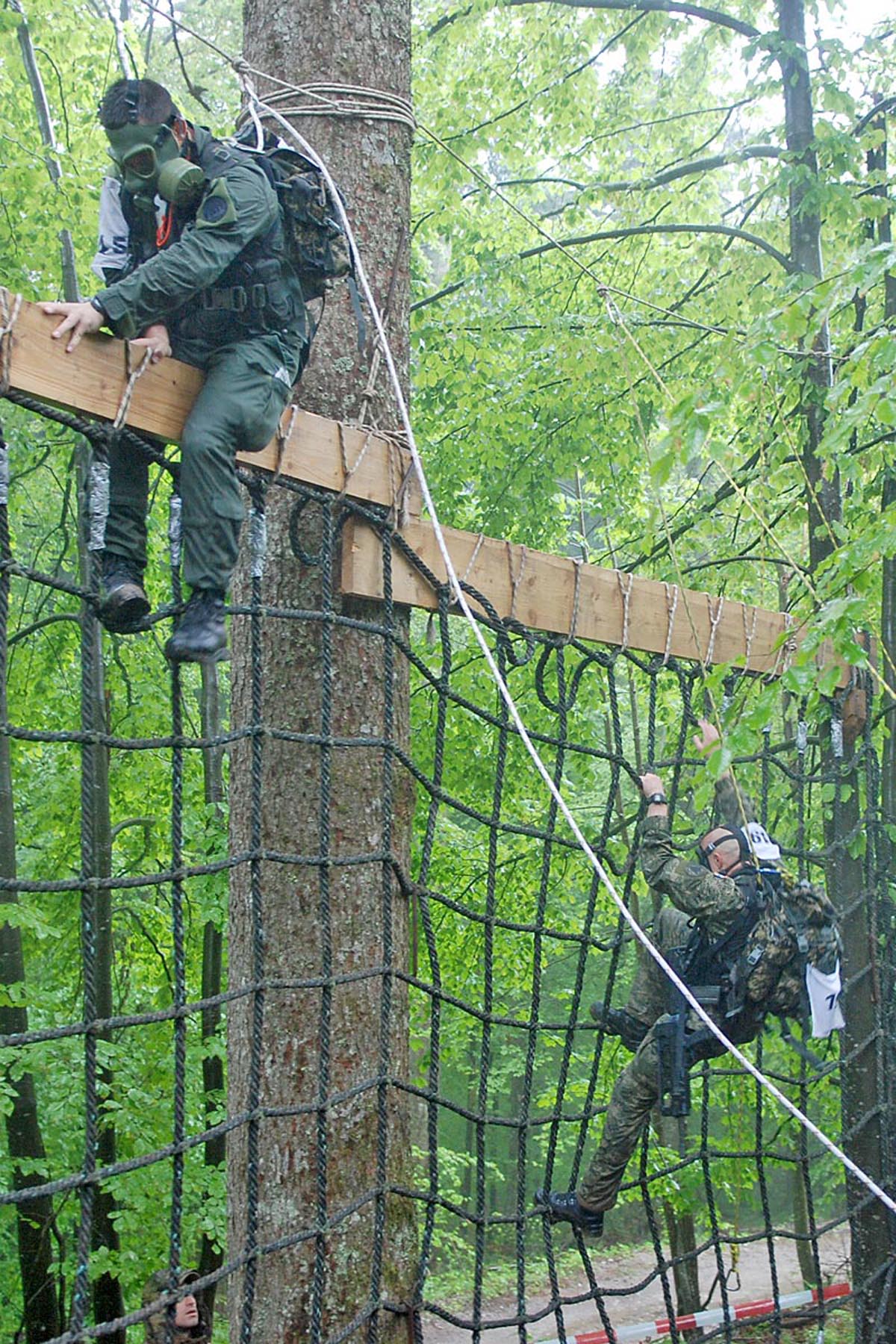 https://www.morh.hr/wp-content/gallery/natjecanje-za-najspremnijeg-pripadnika-os-rh/1_za_hr_1705201_16.jpg