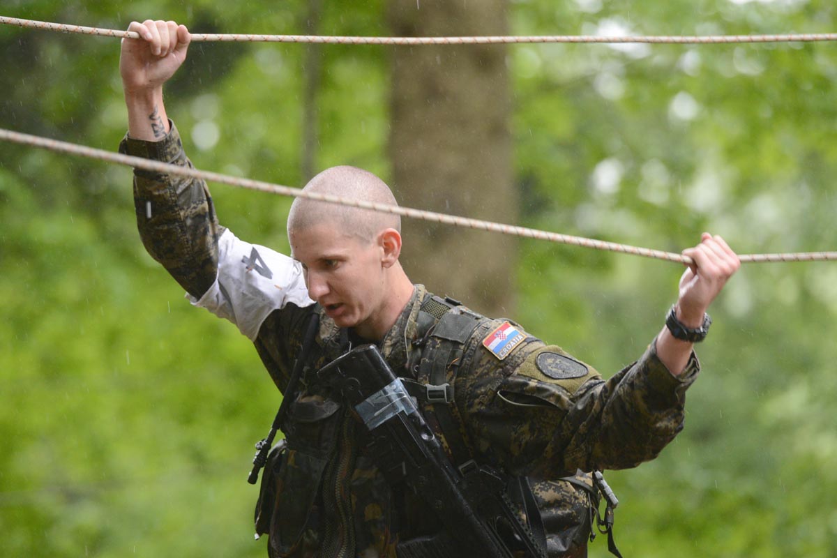 https://www.morh.hr/wp-content/gallery/natjecanje-za-najspremnijeg-pripadnika-os-rh/1_za_hr_1705201_18.jpg