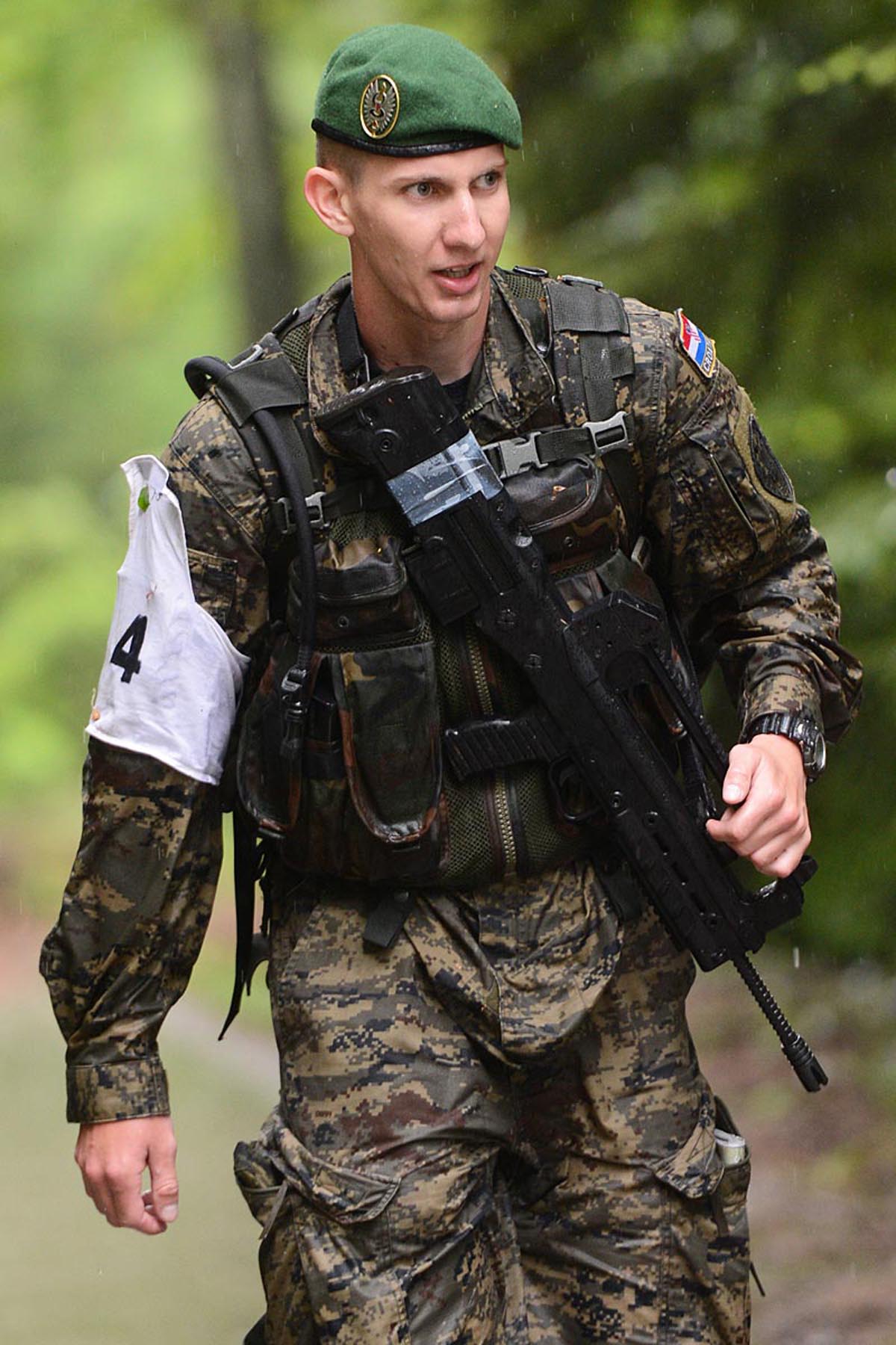 https://www.morh.hr/wp-content/gallery/natjecanje-za-najspremnijeg-pripadnika-os-rh/1_za_hr_1705201_22.jpg