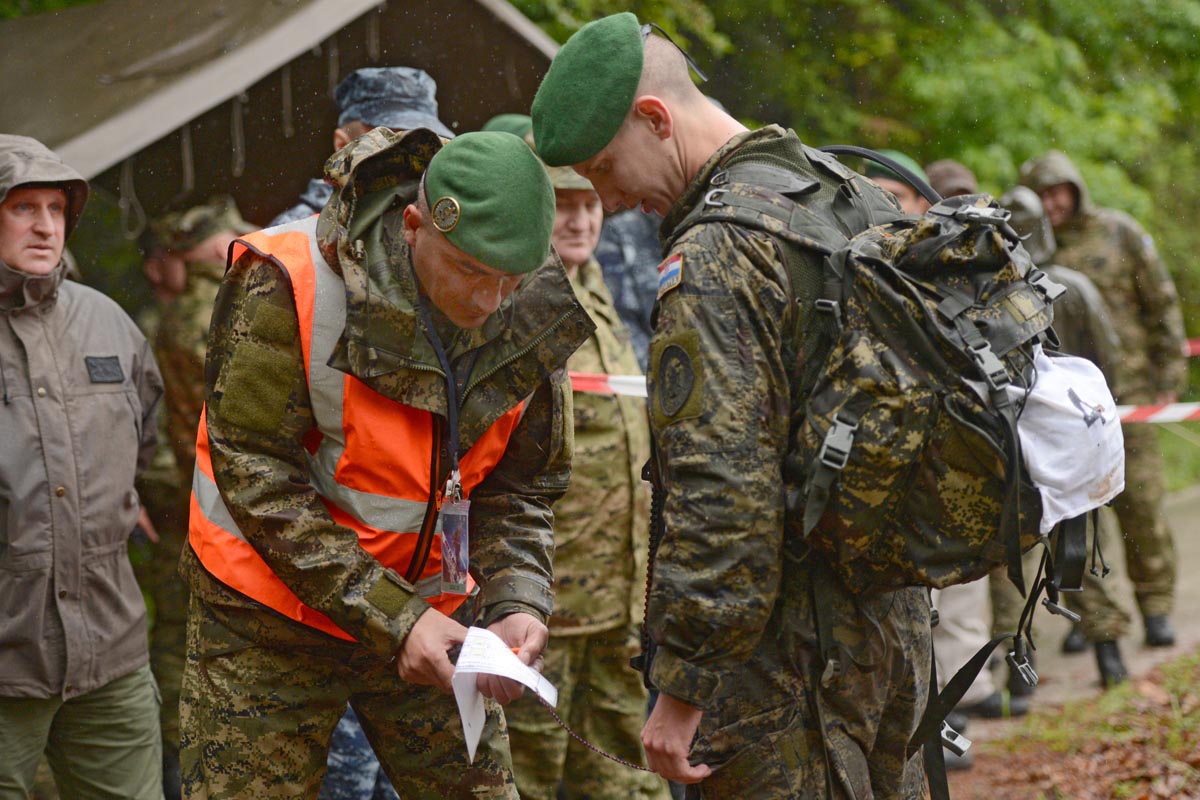 https://www.morh.hr/wp-content/gallery/natjecanje-za-najspremnijeg-pripadnika-os-rh/1_za_hr_1705201_25.jpg